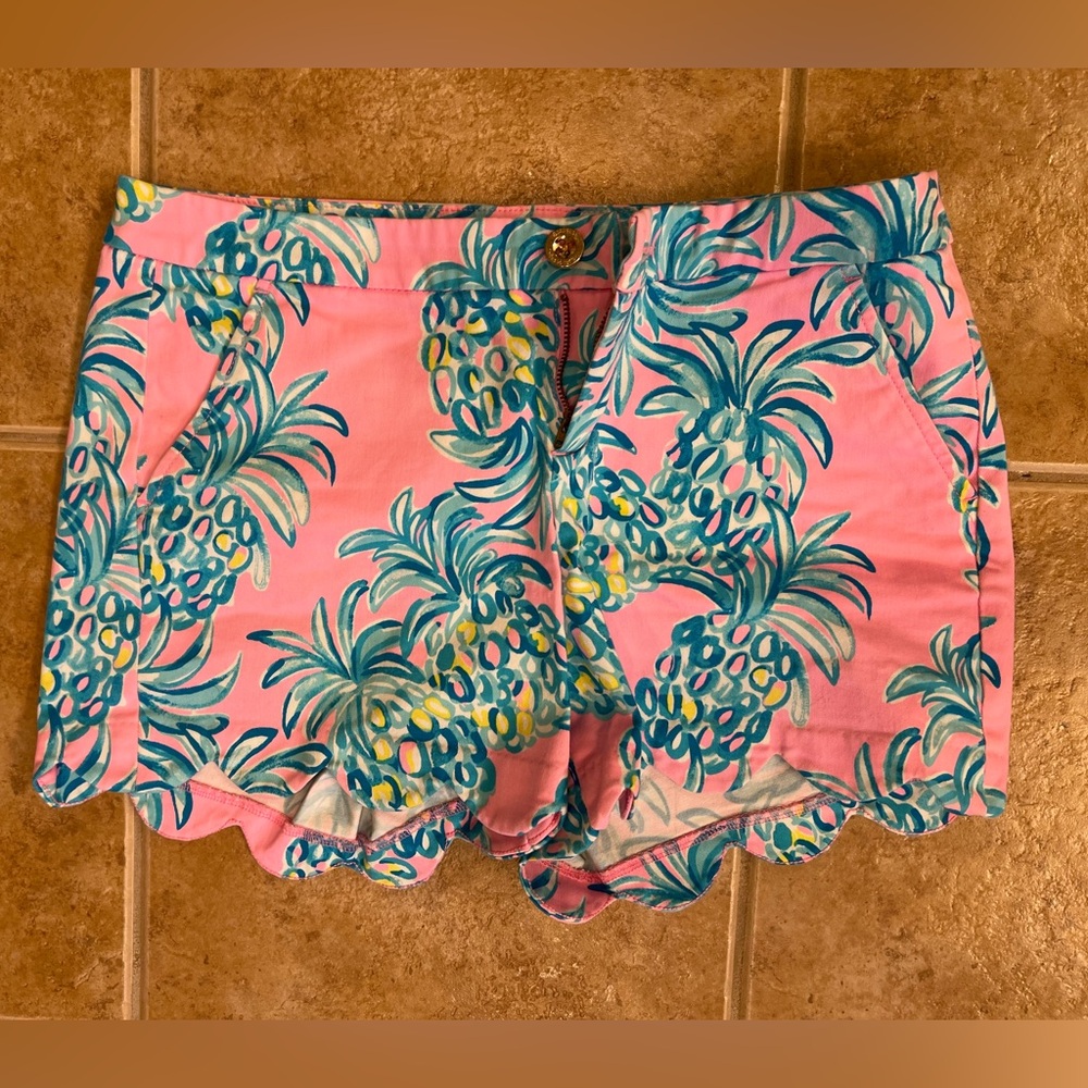 Lilly Pulitzer Buttercup Pink Pineapple-Print Scallop Hem Shorts